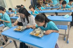 鞭策、学校、家长各方齐心协