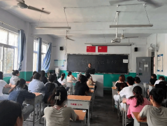 师范部各班认实组织开展了交通平安教育从题班